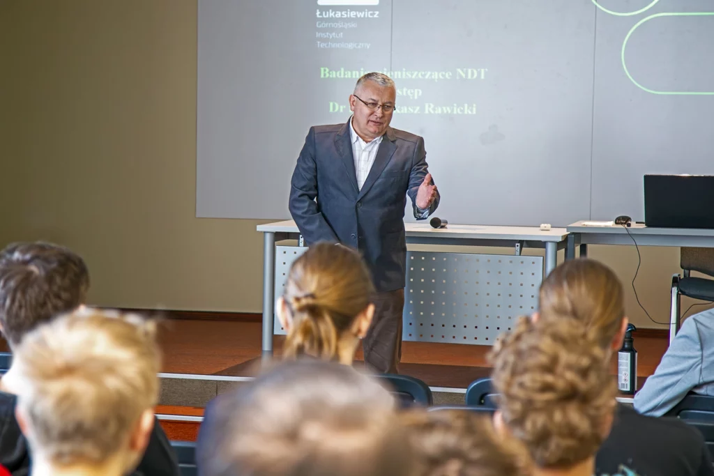 Studenci i uczniowie w Łukasiewicz – GIT Centrum Spawalnictwa