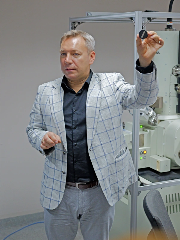 dr hab. inż. Krzysztof Radwański, Lider Grupy Badawczej Badania Właściwości i Struktury Materiałów