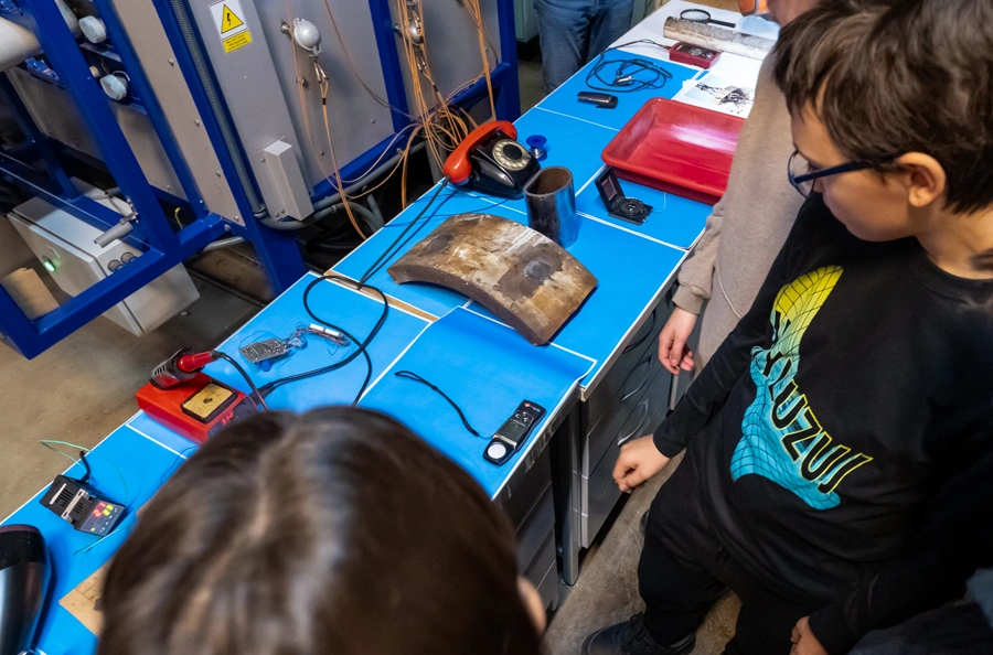 Uczniowie międzyszkolnego kółka fizyczno-chemicznego odwiedzili Łukasiewicz – GIT.