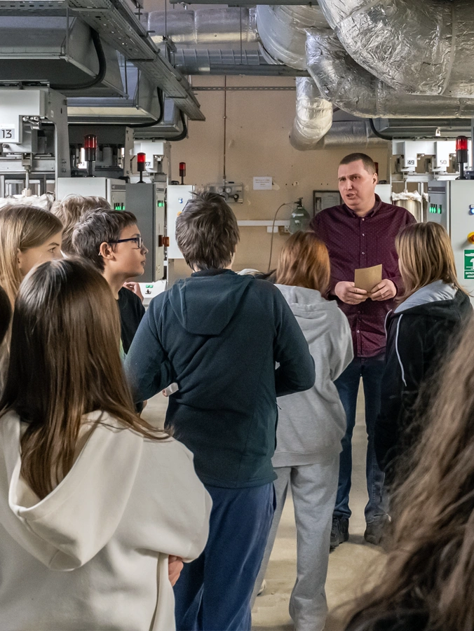 Uczniowie międzyszkolnego kółka fizyczno-chemicznego odwiedzili Łukasiewicz – GIT.