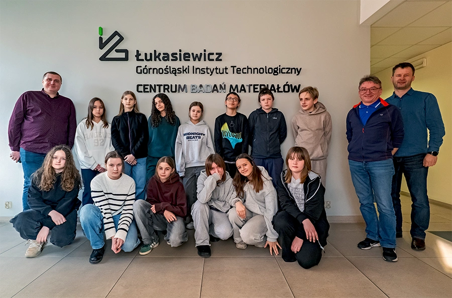 Uczniowie międzyszkolnego kółka fizyczno-chemicznego odwiedzili Łukasiewicz – GIT.