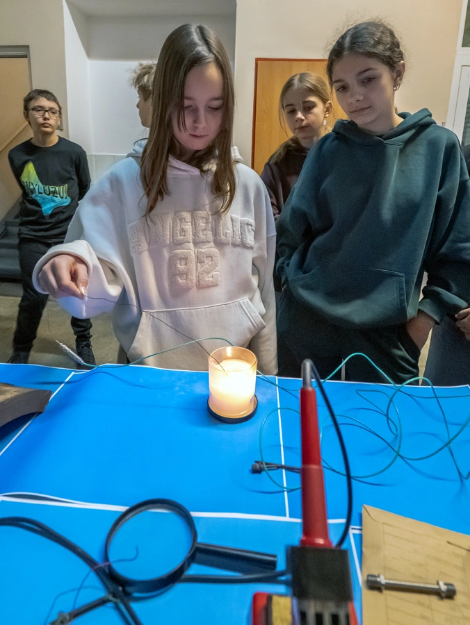 Uczniowie międzyszkolnego kółka fizyczno-chemicznego odwiedzili Łukasiewicz – GIT.