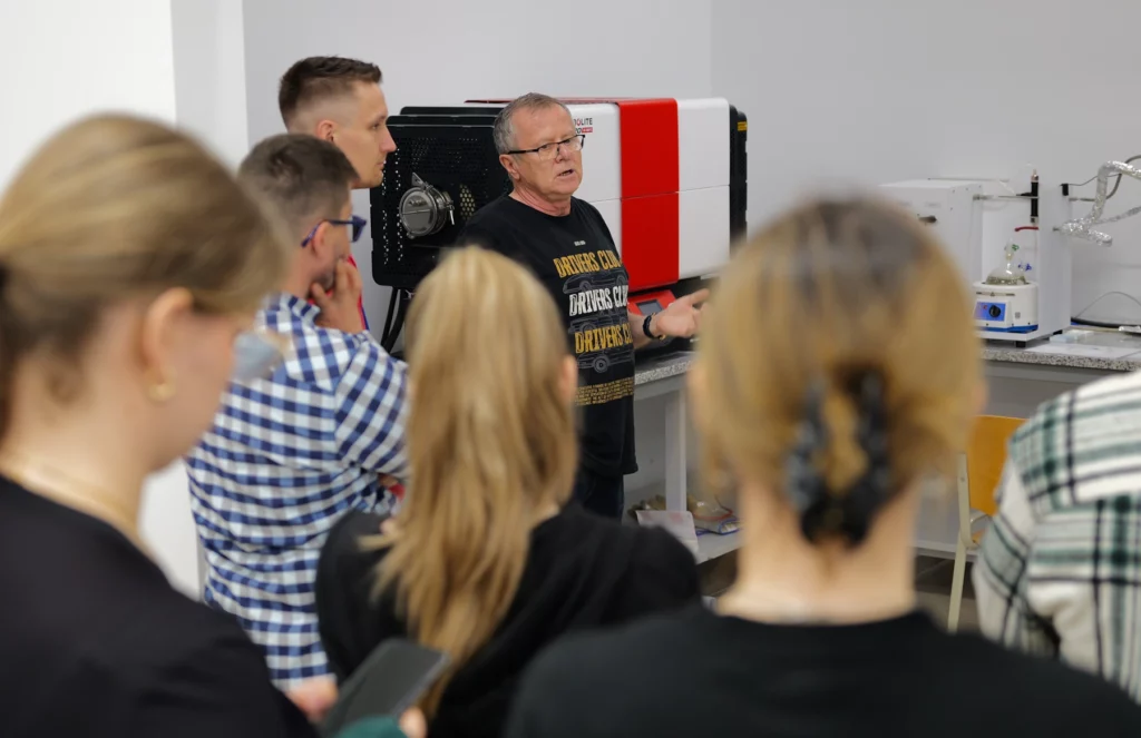 Students from technical universities visit Łukasiewicz – GIT