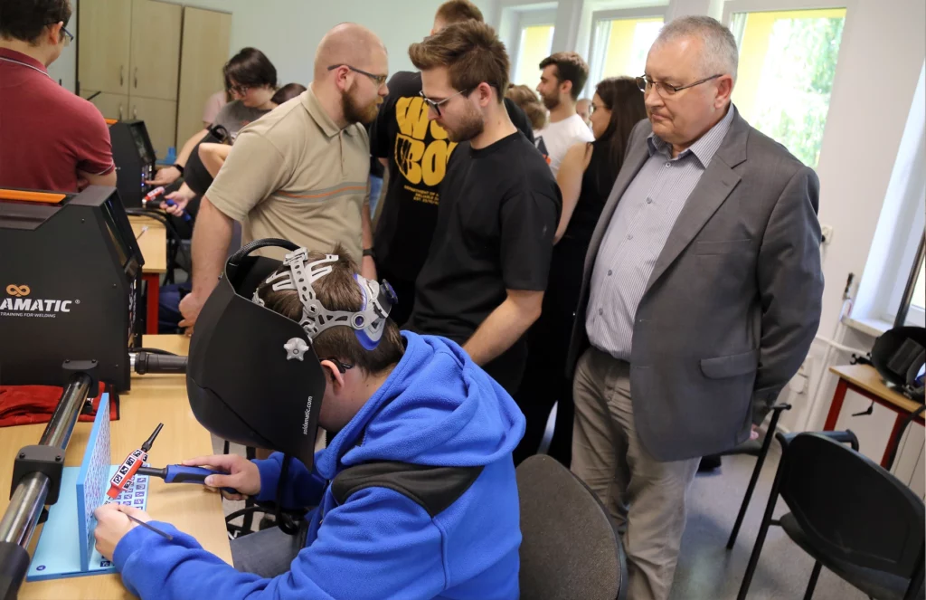 Students from technical universities visit Łukasiewicz – GIT