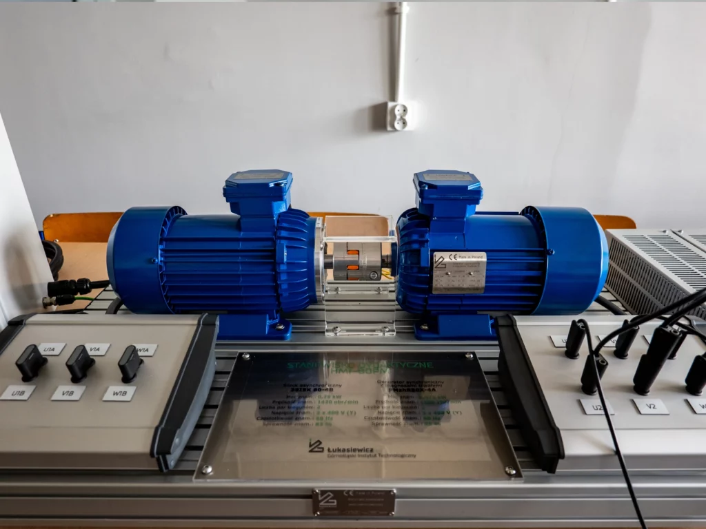 teaching station for research into synchronous generators