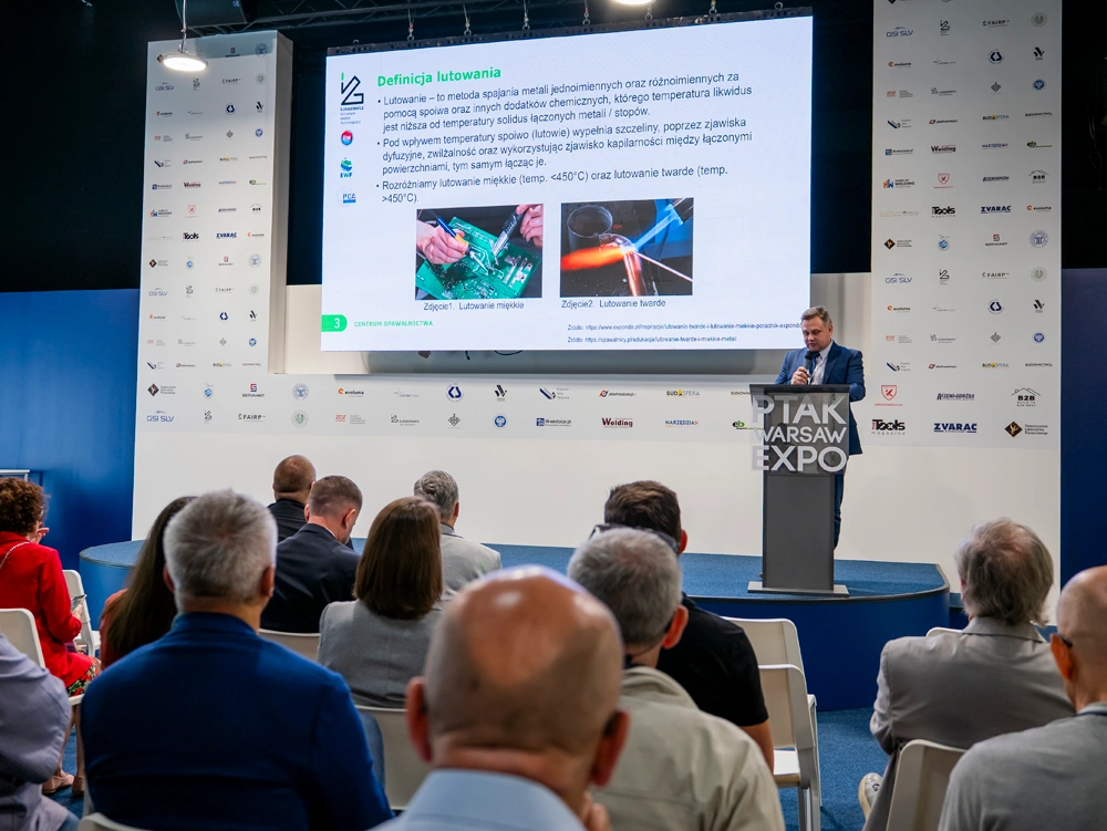 Marcin Zurek prowadzi wykład podczas seminarium Łukasiewicz – GIT na targach WELD TECH 2026.