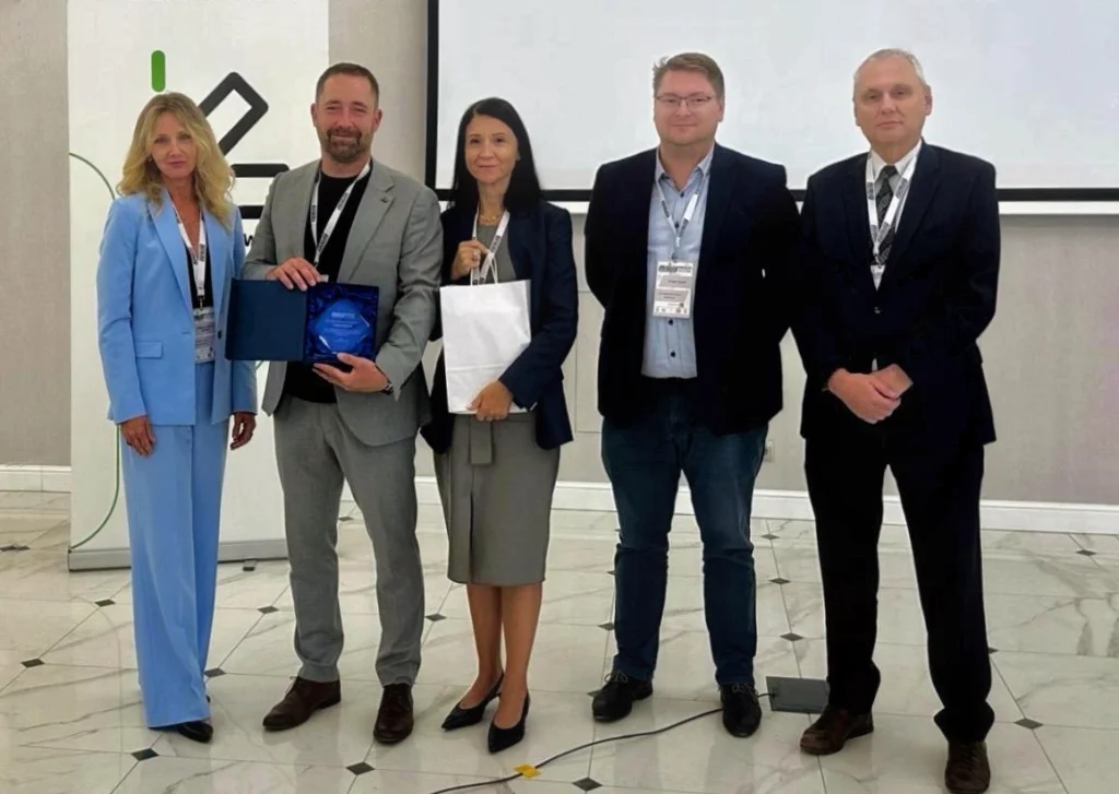 Laureaci i organizatorzy podczas ceremonii wręczenia nagród na konferencji FORMING 2026