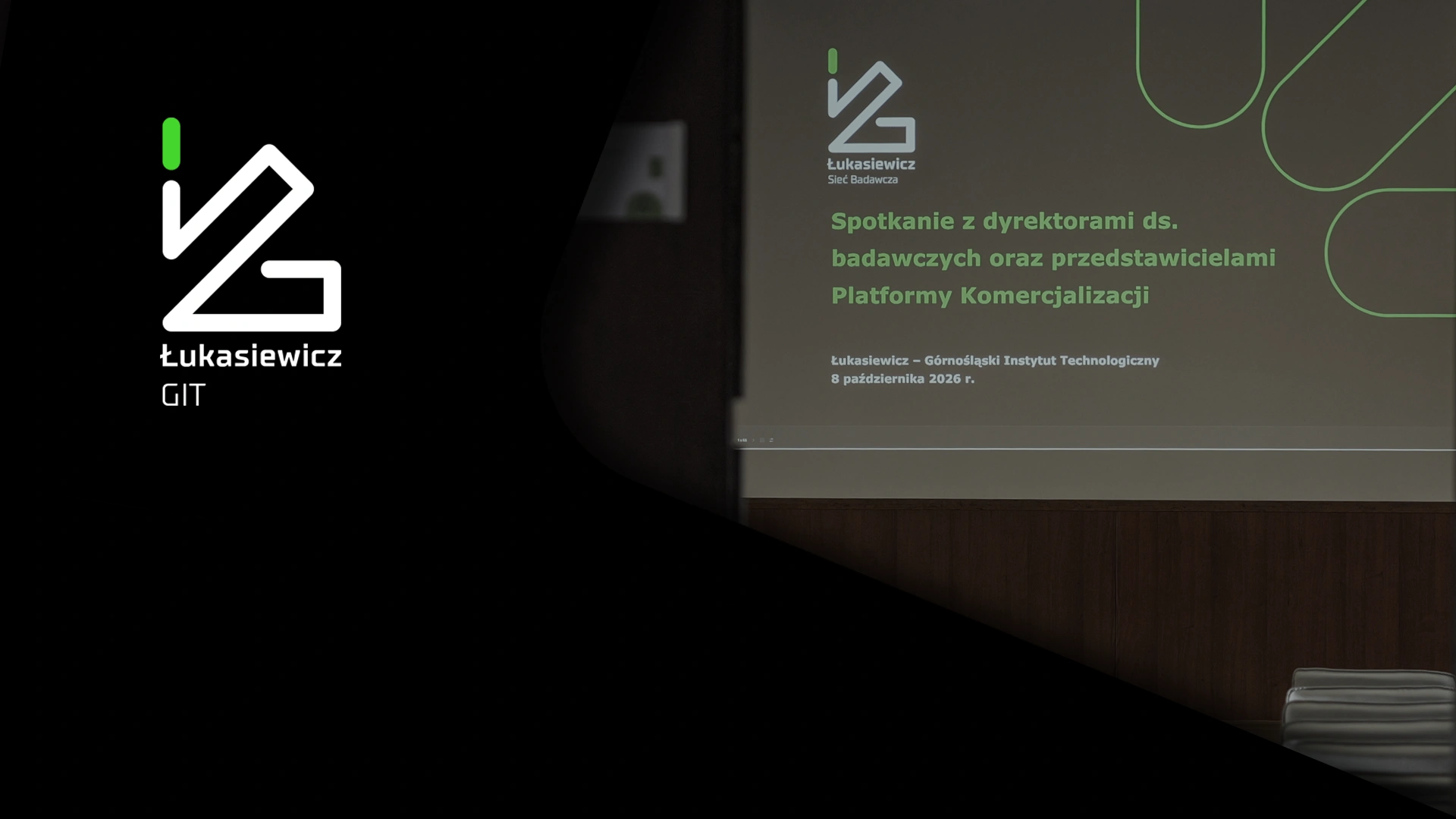 Grafika informująca o spotkaniu kadry zarządzającej instytutów Sieci Badawczej Łukasiewicz w Łukasiewicz – GIT